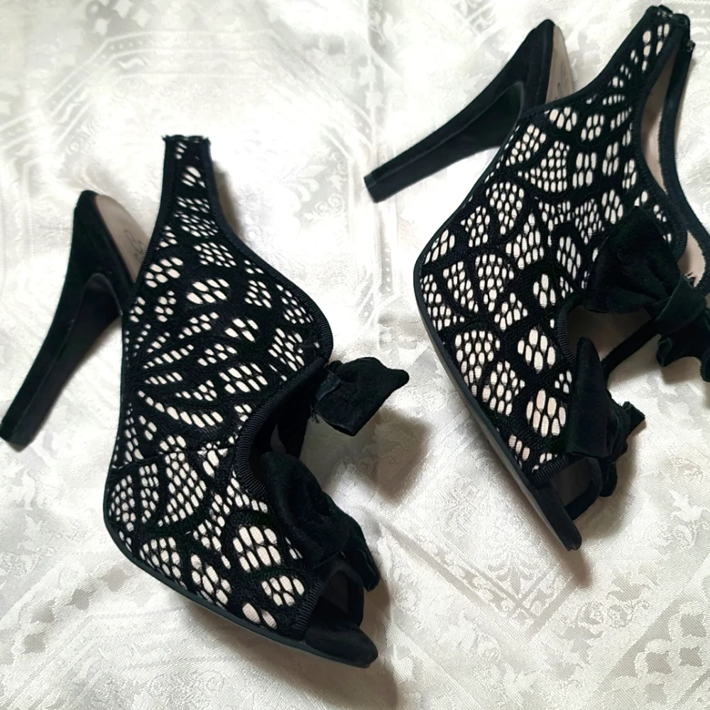 Seychelles Special Edition Black Slingback Bowed Stiletto Pumps Size 7 - Picture 3 of 8